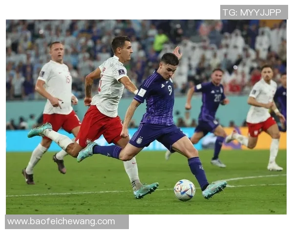 足球明星齐聚卡塔尔激情对决精彩表演赛引发全球关注与热议