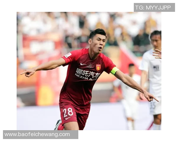 足球明星长发胡子造型引领时尚潮流球场内外魅力四射